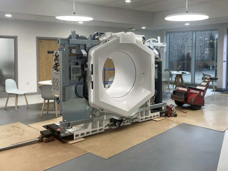 The new linac arriving at the hospital