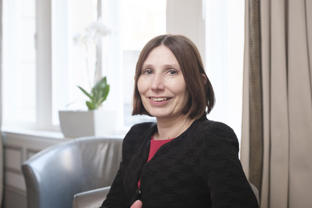 Dr Angela George