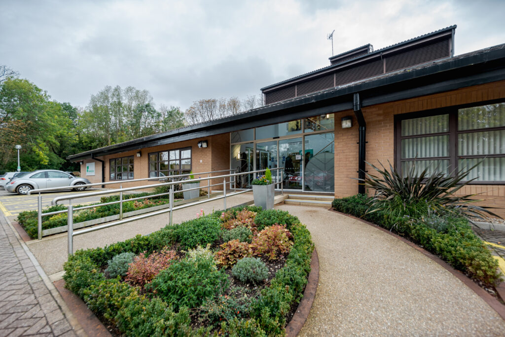 Following their recent announcement of the latest generation CT scanner and radiotherapy equipment being installed at their centre in Bristol, GenesisCare continue their commitment to provide access to high-quality cancer care across the UK, with the installation of advanced radiotherapy and diagnostic imaging technology, at their centre in Milton Keynes.