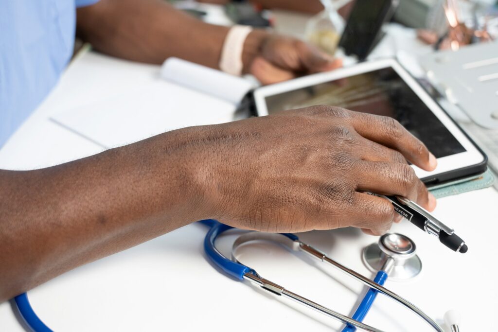 A new study by the Oxford University Hospitals (OUH) Spinal Sarcoma Service has highlighted the serious emotional and practical challenges faced by people diagnosed with this disease.